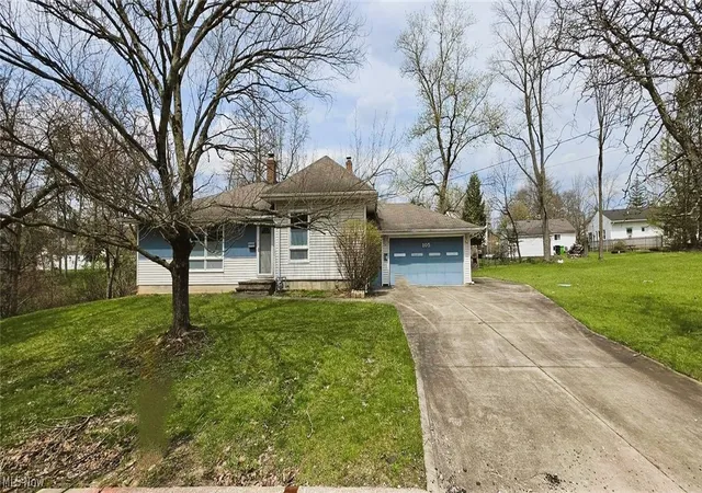 1st image of 105 Mapledale Ave, Bedford, OH 44146 | MLS# 5206335