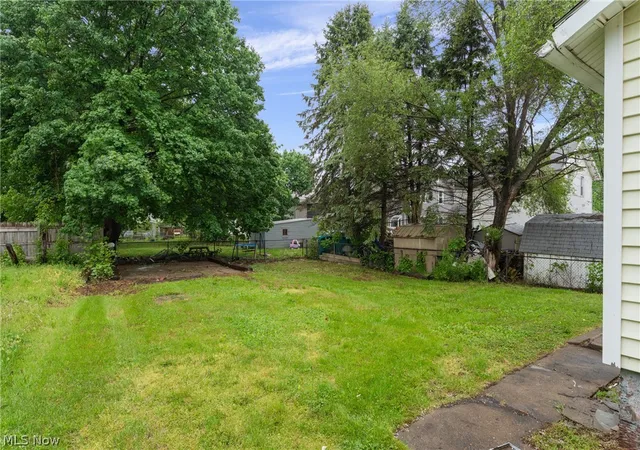 5th image of 329 Girard Ave Ne, Canton, OH 44704 | MLS# 5205213