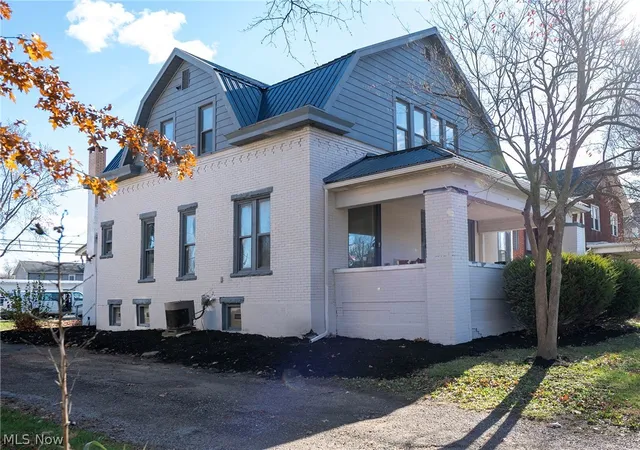 Homes for sale in Uhrichsville, OH | 911 N Water St, Uhrichsville, OH 44683 | MLS# 5206367
