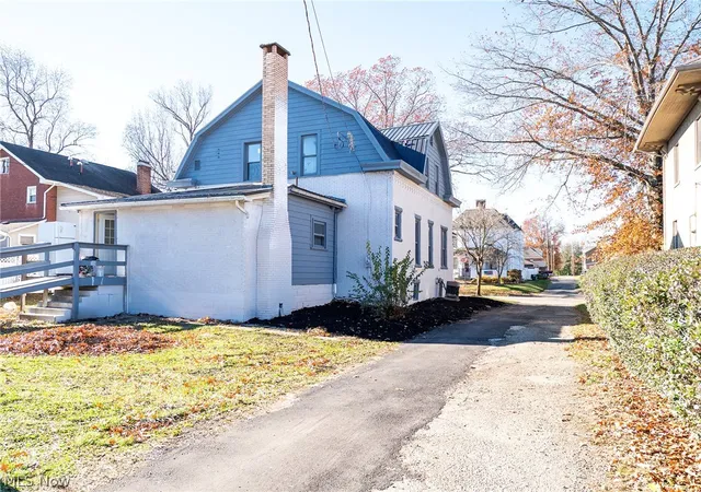 3rd image of 911 N Water St, Uhrichsville, OH 44683 | MLS# 5206367