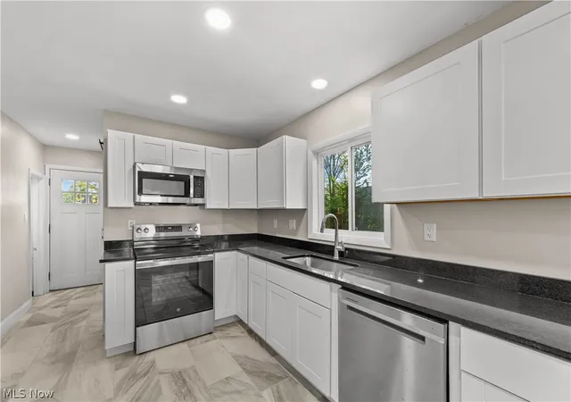 5th image of 620 Pasadena Ave, Sheffield Lake, OH 44054 | MLS# 5206232