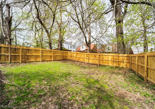 Photo 11 of Sale Pending at 130 Roslyn Dr, Youngstown, OH 44505 | MLS# 5203963 | Listing updated on 2026-06-20