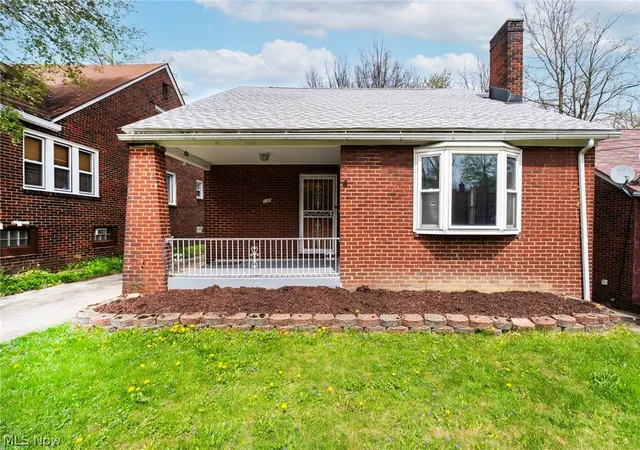 Photo 1 of Sale Pending at 130 Roslyn Dr, Youngstown, OH 44505 | MLS# 5203963 | Listing updated on 2026-06-20