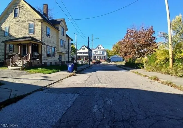Listing Photo 4 - Condo for sale in building located at 7112 Duluth Ave, Cleveland, OH 44103