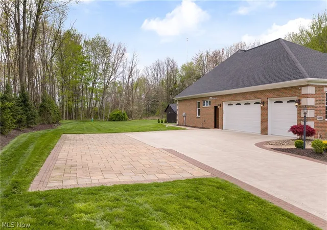 Photo 3 of Single family home for sale at 8622 Hunters Ridge Run, Wadsworth, OH 44281 | MLS# 5205102 | Listing updated on 2026-08-24