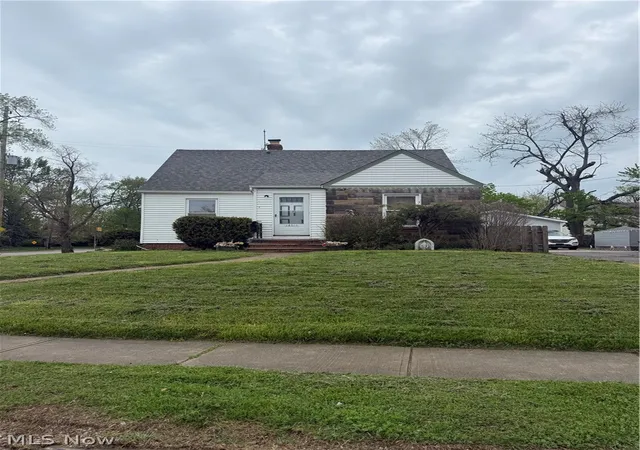 Homes for sale in Cleveland, OH | 18011 Windward Rd, Cleveland, OH 44119 | MLS# 5201806
