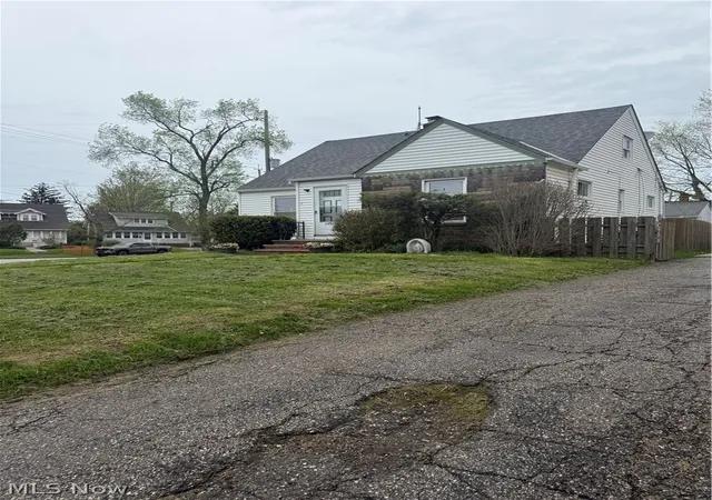 Homes for sale in Cleveland, OH | 18011 Windward Rd, Cleveland, OH 44119 | MLS# 5201806