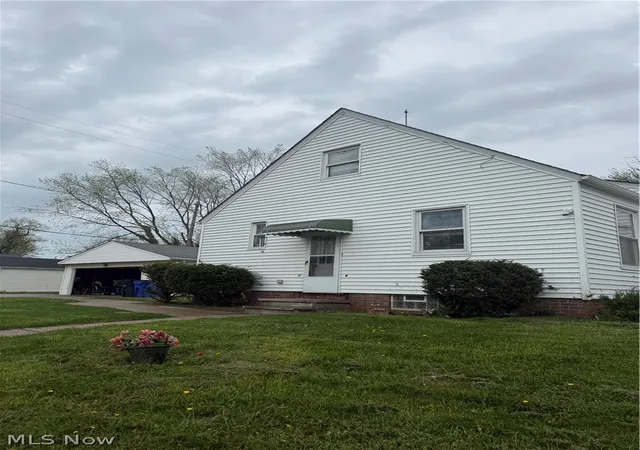 Homes for sale in Cleveland, OH | 18011 Windward Rd, Cleveland, OH 44119 | MLS# 5201806