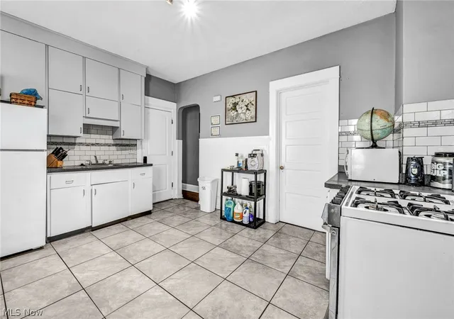 Homes for sale in Cleveland, OH | 6808 Lansing Ave, Cleveland, OH 44105 | MLS# 5205889