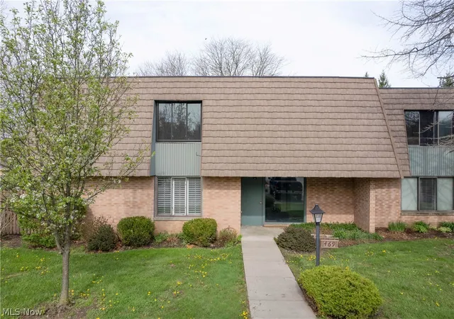 Homes for sale in Hudson, OH | 469 W Streetsboro St #C, Hudson, OH 44236 | MLS# 5205960