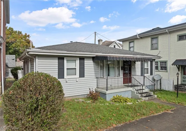 3rd image of 308 Whitely St, Bridgeport, OH 43912 | MLS# 5206613