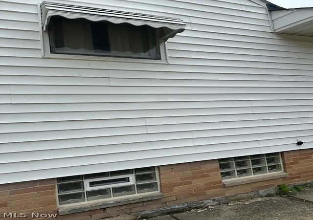3rd image of 207 Forbes Rd, Bedford, OH 44146 | MLS# 5206563