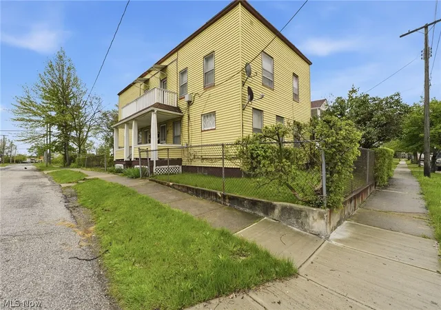 Homes for sale in Cleveland, OH | 689 Midland Ave, Cleveland, OH 44110 | MLS# 5203601