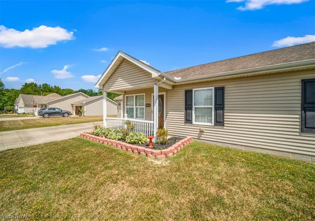 2nd image of 309 Woodland Wy #A, Jefferson, OH 44047 | MLS# 5206431