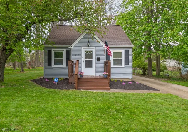 2nd image of 2019 Beverly Hills Dr, Richmond Heights, OH 44143 | MLS# 5206994