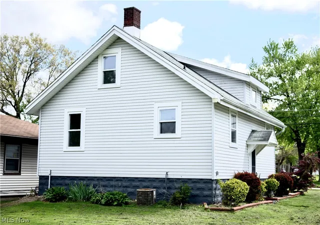 4th image of 664 Tenney Ave, Campbell, OH 44405 | MLS# 5206983