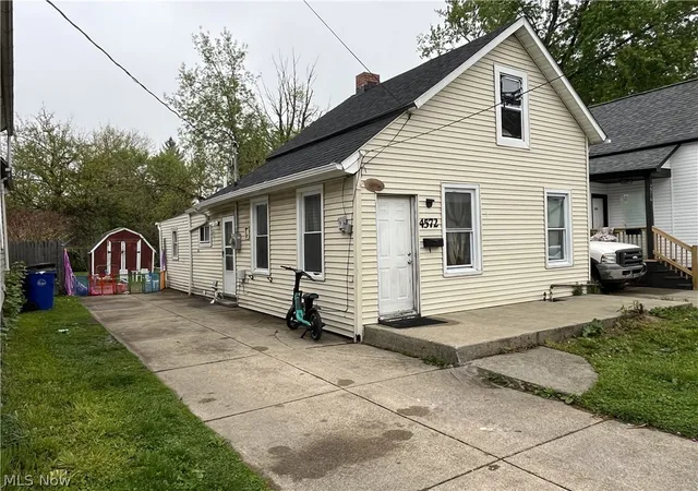 Homes for sale in Cleveland, OH | 4572 Niessen Ct, Cleveland, OH 44109 | MLS# 5204846
