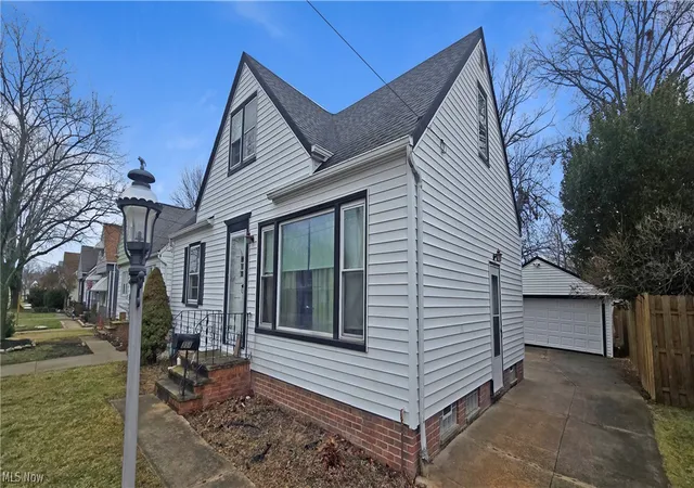 Homes for sale in Willowick, OH | 351 Clarmont Rd, Willowick, OH 44095 | MLS# 5207036