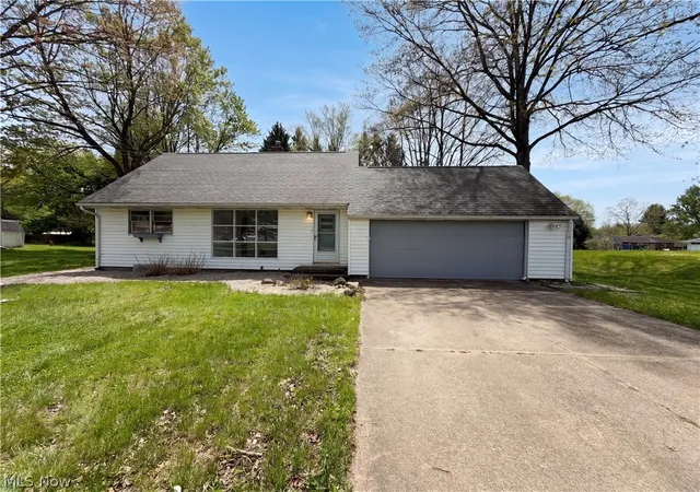 Homes for sale in Kent, OH | 1064 Munroe Falls Kent Rd, Kent, OH 44240 | MLS# 5206933