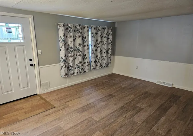 4th image of 1424 4Th St, Lakemore, OH 44250 | MLS# 5206987