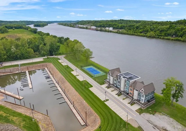 Homes for sale in Williamstown, WV | 502 Harbor Dr, Williamstown, WV 26187 | MLS# 5206838