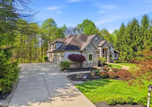 Photo 4 of Sale Pending at 7312 Stockwood Dr, Solon, OH 44139 | MLS# 5204960 | Listing updated on 2026-08-25