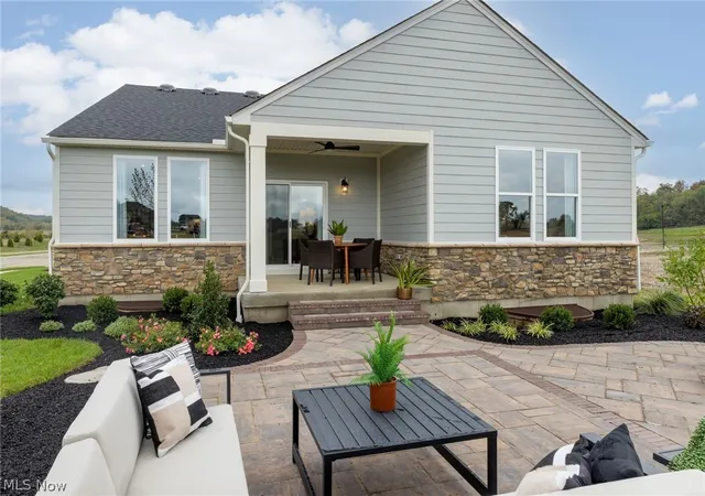 40th image of 800 Colesbourne Cir, Uniontown, OH 44685 | MLS# 5207215
