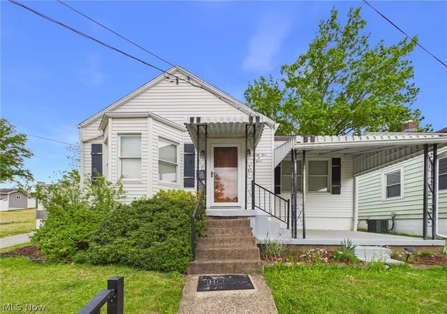 Homes for sale in Parkersburg, WV | 2504 New York Ave, Parkersburg, WV 26101 | MLS# 5206806