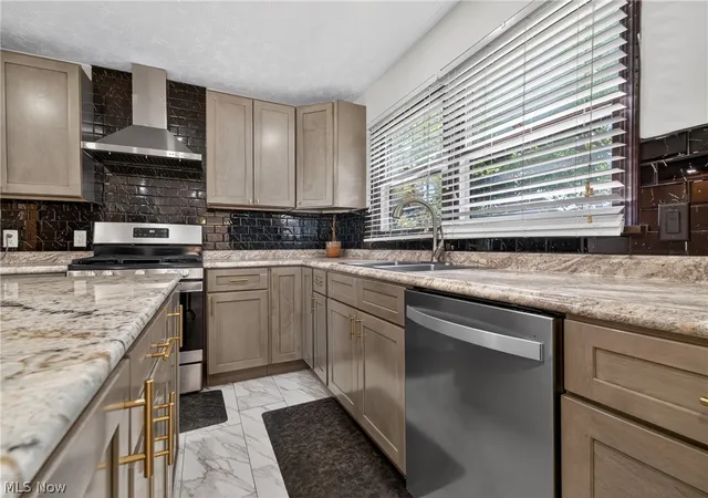 2nd image of 510 W Regency Cir, Canfield, OH 44406 | MLS# 5207170