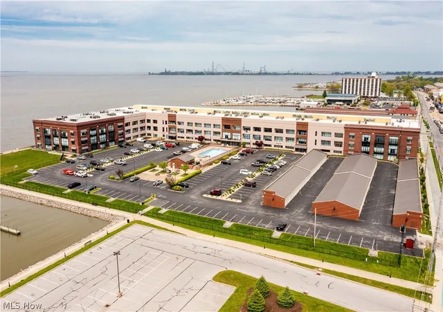 Homes for sale in Sandusky, OH | 401 W Shoreline Dr #102, Sandusky, OH 44870 | MLS# 5206865