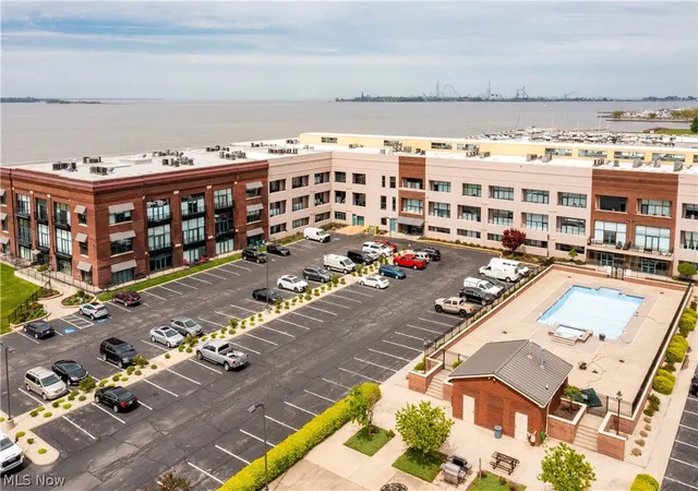 Homes for sale in Sandusky, OH | 401 W Shoreline Dr #102, Sandusky, OH 44870 | MLS# 5206865