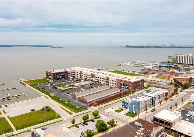 Homes for sale in Sandusky, OH | 401 W Shoreline Dr #102, Sandusky, OH 44870 | MLS# 5206865