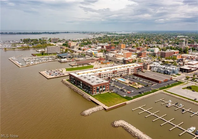 Homes for sale in Sandusky, OH | 401 W Shoreline Dr #102, Sandusky, OH 44870 | MLS# 5206865