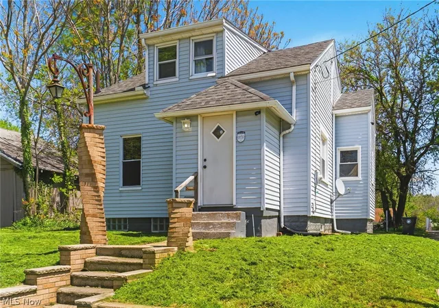 Homes for sale in Canton, OH | 1646 Royal Ave Ne, Canton, OH 44705 | MLS# 5207339