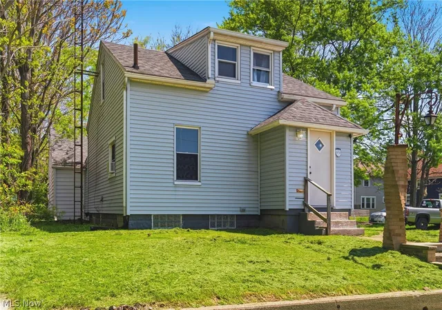 Homes for sale in Canton, OH | 1646 Royal Ave Ne, Canton, OH 44705 | MLS# 5207339