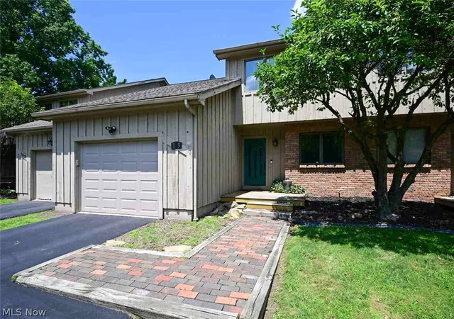 1st image of 105 Topaz Trl, Cortland, OH 44410 | MLS# 5207347