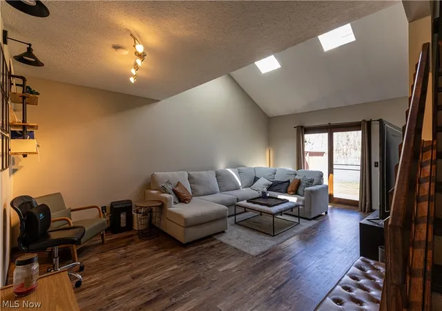 2nd image of 105 Topaz Trl, Cortland, OH 44410 | MLS# 5207347