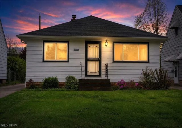 Homes for sale in Maple Heights, OH | 21506 Kenyon St, Maple Heights, OH 44137 | MLS# 5207466