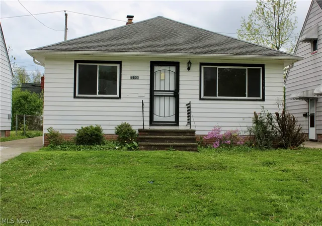 Homes for sale in Maple Heights, OH | 21506 Kenyon St, Maple Heights, OH 44137 | MLS# 5207466