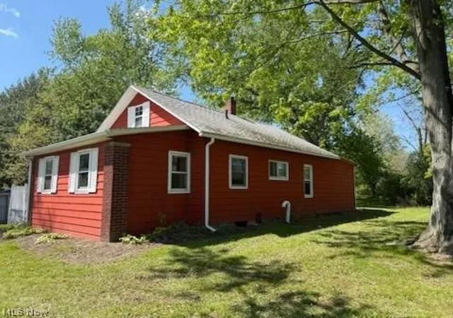 Photo 3 of Single family home for sale at 4047 John St, Atwater, OH 44201 | MLS# 5206751 | Listing updated on 2026-06-21