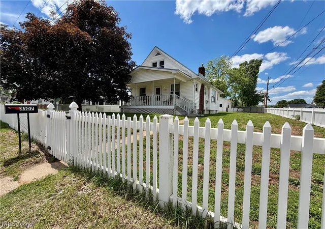 Homes for sale in Vienna, WV | 3107 9th Ave, Vienna, WV 26105 | MLS# 5207453