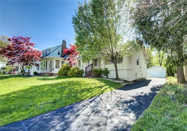 3rd image of 1548 Biltmore Rd, Lyndhurst, OH 44124 | MLS# 5207563