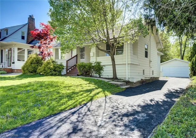 4th image of 1548 Biltmore Rd, Lyndhurst, OH 44124 | MLS# 5207563