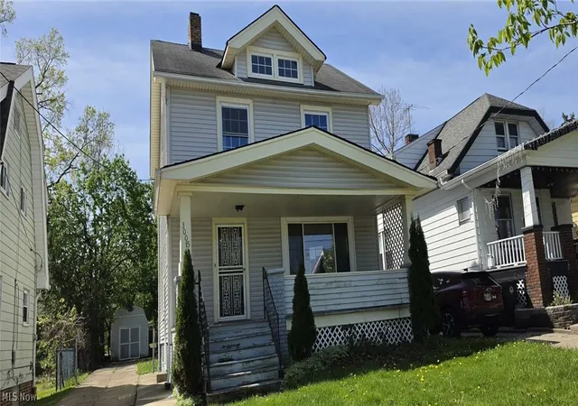Homes for sale in Cleveland, OH | 3005 Hillcrest Ave, Cleveland, OH 44109 | MLS# 5207575