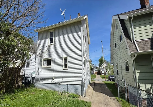Homes for sale in Cleveland, OH | 3005 Hillcrest Ave, Cleveland, OH 44109 | MLS# 5207575