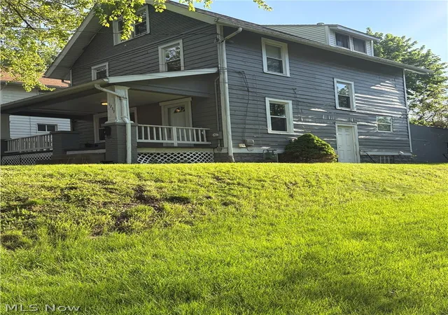 Photo 3 of Single family home for sale at 1239 Pondview Ave, Akron, OH 44305 | MLS# 5206886 | Listing updated on 2026-08-25