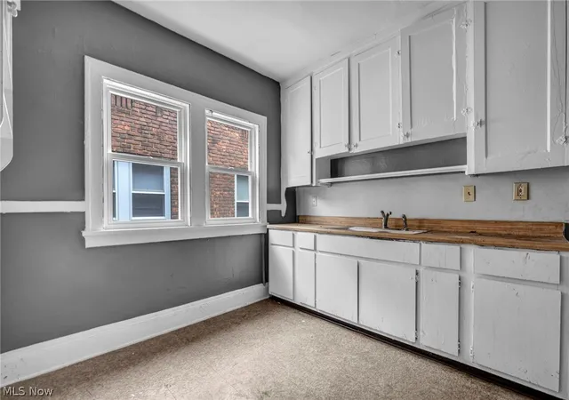 Listing Photo 5 - Condo for sale in building located at 889 E 143rd St, Cleveland, OH 44110