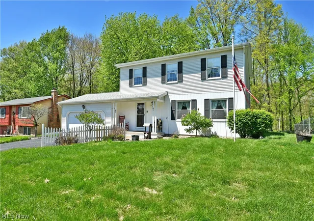 Photo 3 of Single family home for sale at 34 Hickory Tr Dr, Girard, OH 44420 | MLS# 5207724 | Listing updated on 2026-07-09