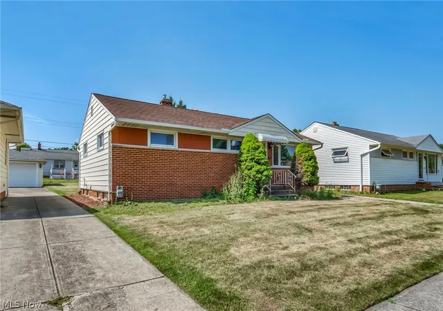 2nd image of 3323 Dellwood Dr, Cleveland, OH 44134 | MLS# 5207873
