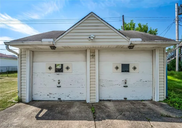 43rd image of 3323 Dellwood Dr, Cleveland, OH 44134 | MLS# 5207873